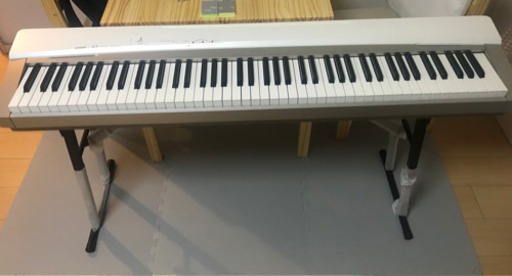 電子ピアノ　privia