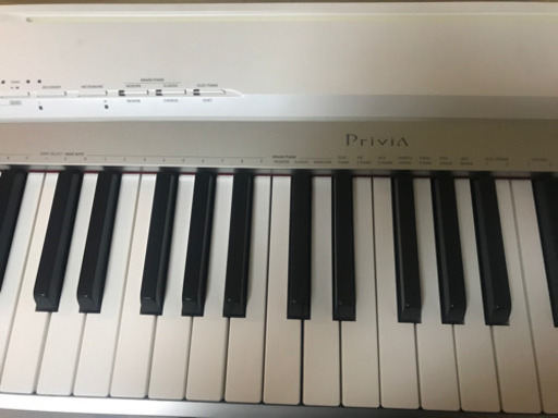 電子ピアノ　privia