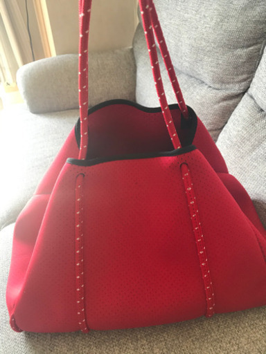[値下げしました] Qバッグ　ネオプレンLサイズ(レッド)