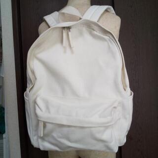 無印良品　白いリュック