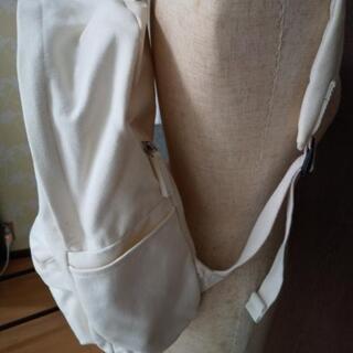 無印良品　白いリュックの画像
