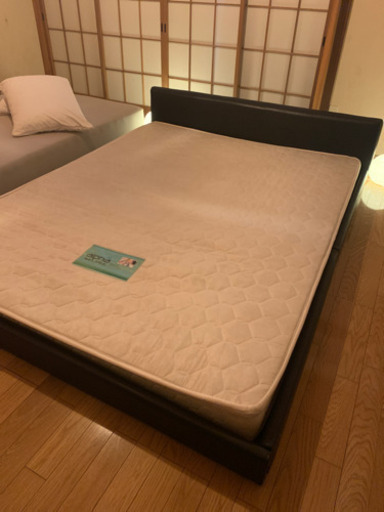 ダブルベッド　ロータイプ