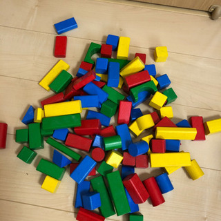 《お譲り先決定》ドイツの積み木100ピースの画像