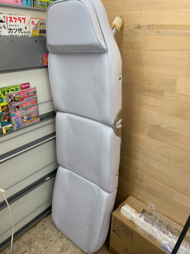 エステベッドとマツエク用コンプレッサー