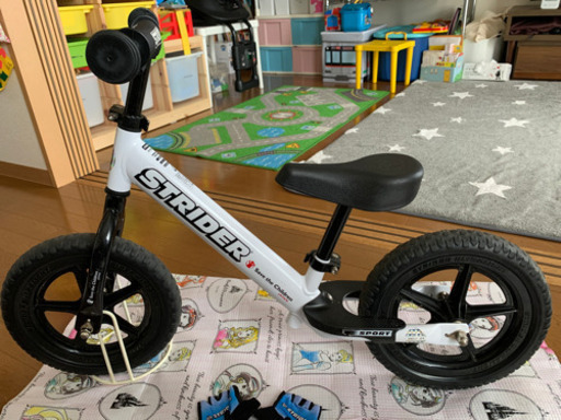 ［お得なおまけあり］ストライダー★限定色★白★スポーツモデル★正規品