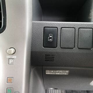 ご成約になりましたので受付終了です！ トヨタ　ヴォクシー　ZSの画像