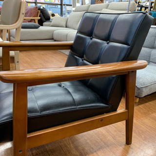 書斎などのソファにおひとつどうでしょうか!カリモクの1人掛けソファです♪