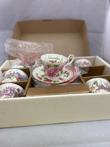 商談中(11/23森)　ロイヤル・アルバート フラワー・オブ・ザ・マンス ハーフセット