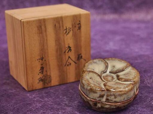 【JA】亀井味楽　高取梅香合 捻梅香合　表千家十三代即中斉極