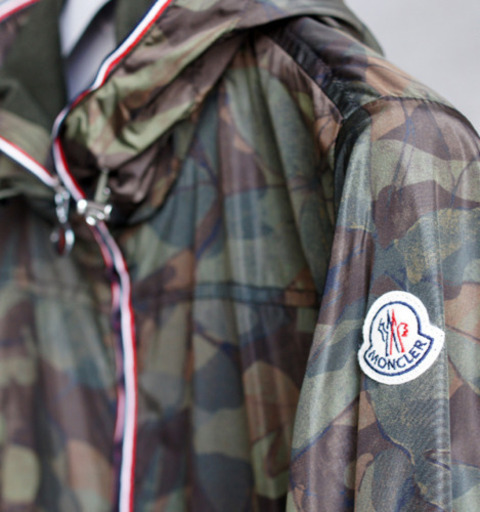 モンクレール　ナイロンフードブルゾン