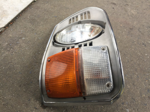 ハイエース ライト左側