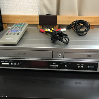 SHARP、VHS一体型DVDプレイヤー(dv-nc750)の画像