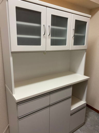 白の食器棚30,000円