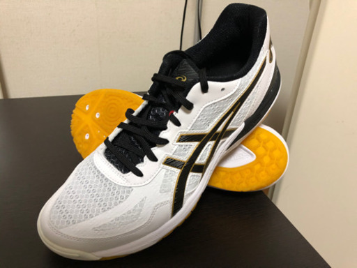 バレーシューズ　アシックス