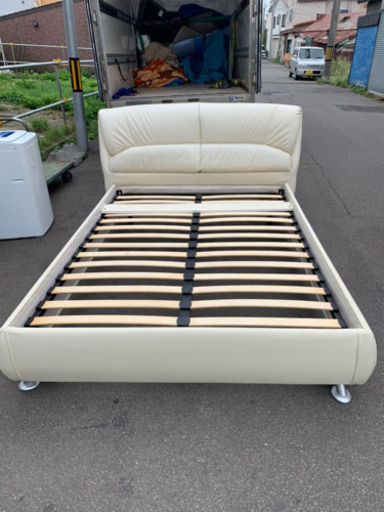 美品　ダブルベットフレームのみ