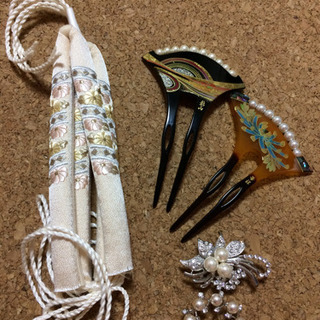 美品 和装 着物 草履 鼻緒 かんざし 帯留 足袋 8点セットの画像