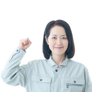 自動車部品工場でのシール貼り