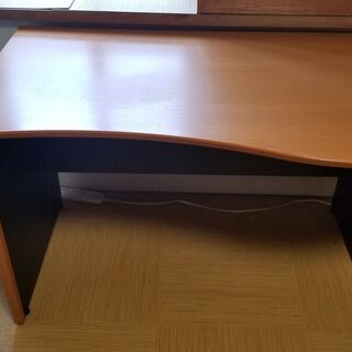 大塚家具　木製大型机　本立て、パソコン2台余裕で置けます❗