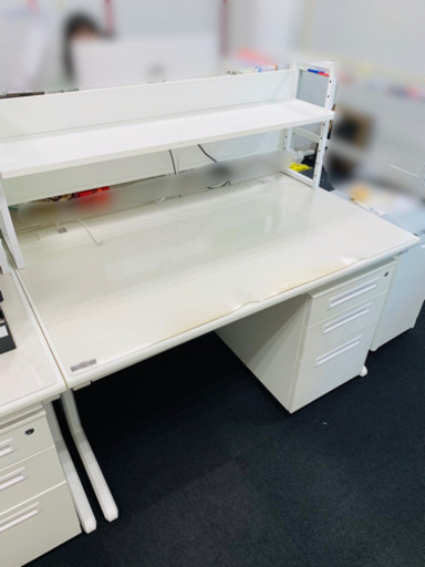 デスク・イス・キャビネットなどオフィス家具一式