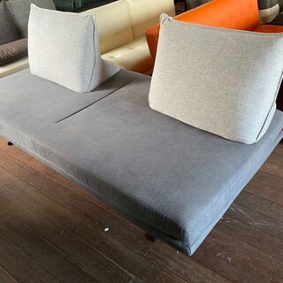 人気ソファーを19800円で販売します！座椅子が移動するスグレモノ！色んな使い方が出来ます！