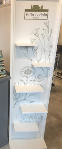 Villa Lodola 商品棚