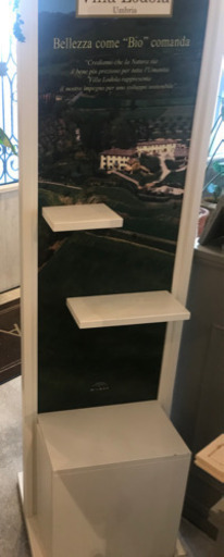 Villa Lodola 商品棚