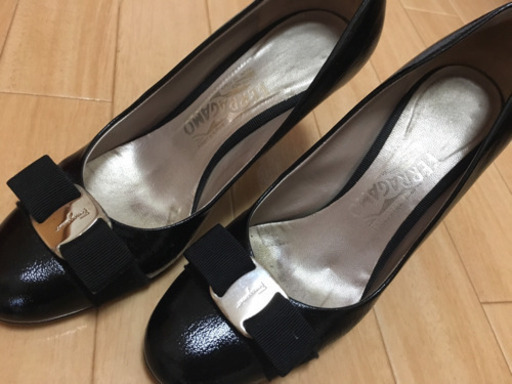 フェラガモ パンプス