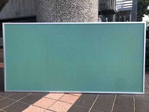 ピンで掲示物をとめる掲示板　木製　（希望者には止め具つけます）