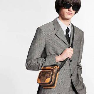 非常に入手困難‼️男女兼用‼️【日本完売 AW2020新作 ルイ...