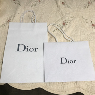 Dior 紙袋2つの画像