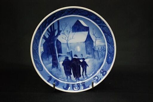 【WE】ロイヤルコペンハーゲン イヤープレート 1928「教会へ向う牧師の家族」