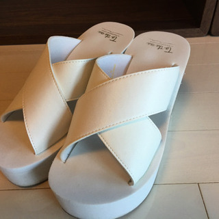 【美品】真っ白で可愛いサンダル