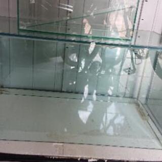 90cmガラス水槽、台、ライト (スタンド付)差し上げます