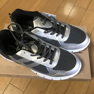 Kaepa スニーカー　26・5  新品未使用　値下げしました。