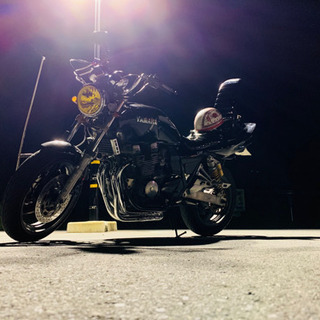 XJR400R (rh02j) 型の三段シート 黒 50cmの画像