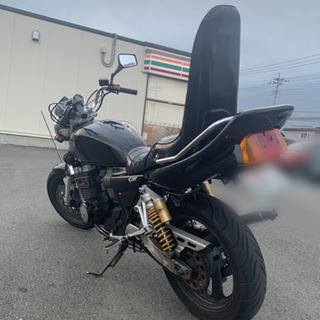 XJR400R (rh02j) 型の三段シート 黒 50cmの画像