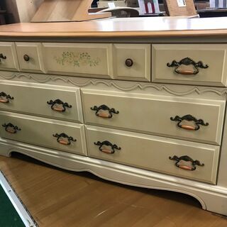 輸入家具　アンティーク調　3段チェストの画像