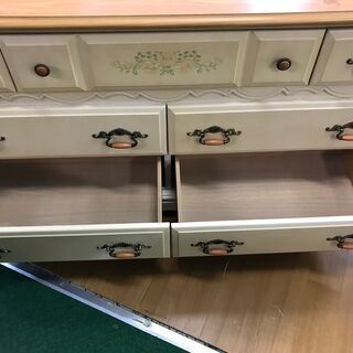 輸入家具　アンティーク調　3段チェストの画像