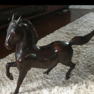 鋳物の馬の置物の画像