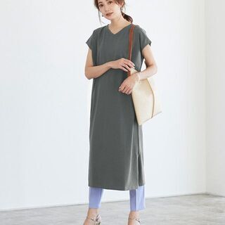 【新品】【8カラー、2サイズから選択】Vネックフレンチスリーブワンピース☆ ワンピース ロンT トップス Vネック Iライン ロング丈 ひざ下 フレンチスリーブ スリット 綿100 コットン100 半袖の画像
