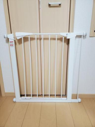ベビーゲート 白（設置幅72〜85cm 高さ76cm）