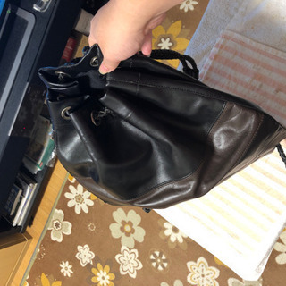 ダンヒルのカバンとメーカー分からないけどリュックの画像