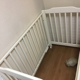 ベビーベッドの画像