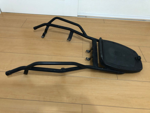 ヤマハ　マジェスティ125用　DCRリアキャリア　GIVIのベース付き