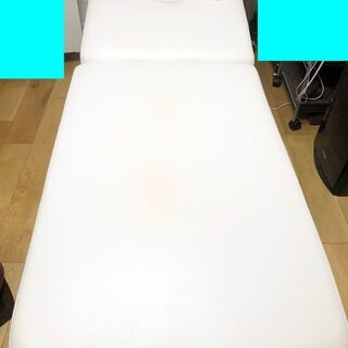 【あげます】 電動施術ベッド、スツール、３人掛けソファ、木製棚