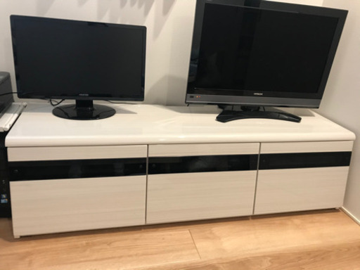 鏡面テレビボード