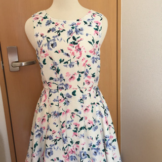 美品 イング 花柄 ミニワンピース
