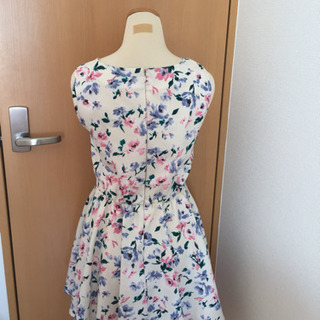 美品 イング 花柄 ミニワンピースの画像
