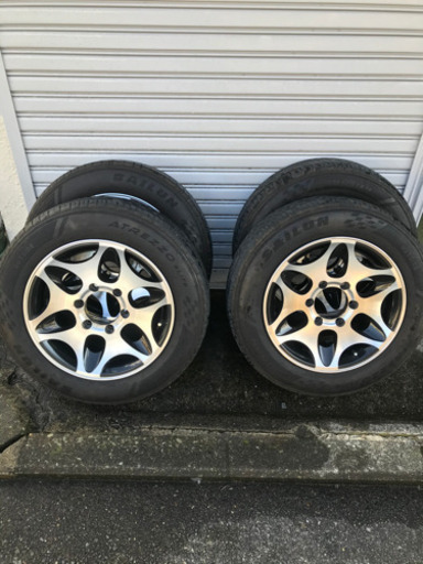 ハイエース　ホイール16インチ　タイヤ付き