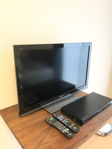 32型テレビとブルーレイのセット！